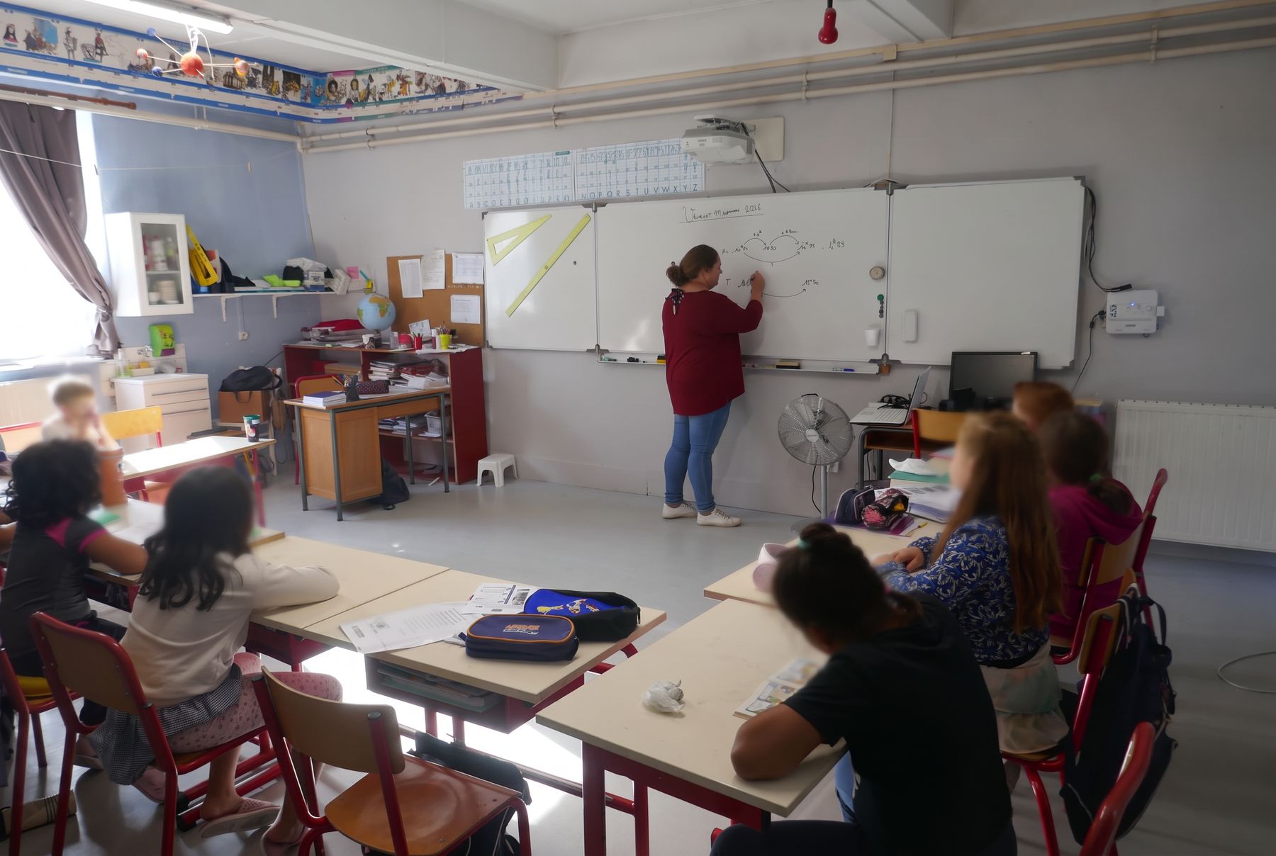 Cours en salle élémentaire